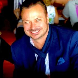 Hi I’m Vincent from Vegas.  Some people call me Vince, Vinnie or Vegas-Vinnie